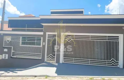 Casa com 3 dormitórios, com armários planejados e área gourmet!