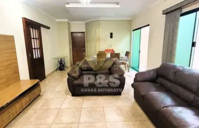 Excelente casa com 3 dormitórios e escritório, com área gourmet!