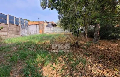 Terreno perfeito para comércio ou investimento com 748m2.