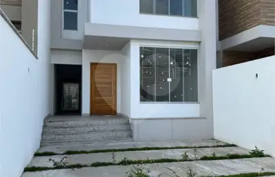Casa com 3 quartos à venda na Cento E Cinquenta E Quatro, Laranjal, Volta Redonda