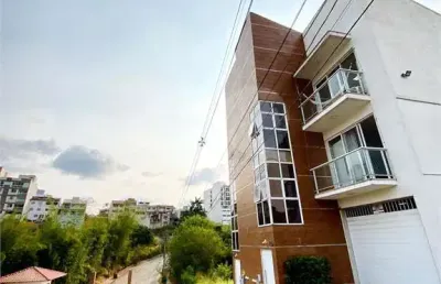 Casa com 4 quartos à venda na Francisco De Egídio Velasco, Jardim Amália, Volta Redonda