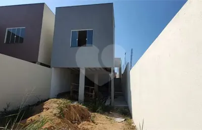 Casa com 2 quartos à venda na Pavão, Roma, Volta Redonda