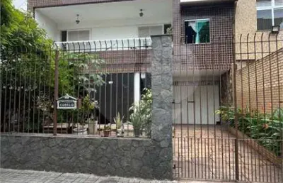 Casa com 4 quartos para alugar na Oscar De Almeida Gama, Aterrado, Volta Redonda