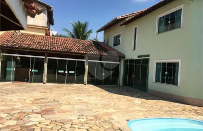 Casa com 3 quartos à venda ou para locação em centro - rj