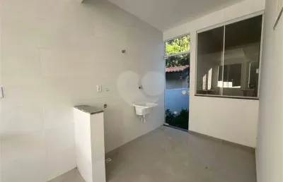 Casa em condomínio fechado com 2 quartos à venda na Vinte E Um De Abril, Roma, Volta Redonda