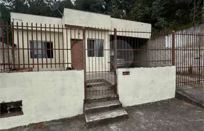 Casa com 2 quartos à venda na E, Três Poços, Volta Redonda