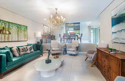 Vende casa com 3 dormitórios e 2 vagas no bairro chácara das pedras