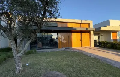 Casa com 4 dormitórios, sendo os 4 suítes, 192m², condomínio fechado, mobiliada