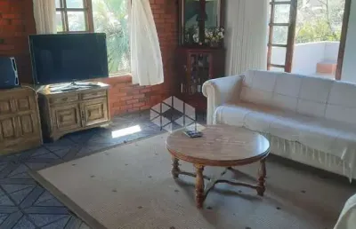 Casa 3 dormitórios 2 vagas com pátio no bairro santa tereza