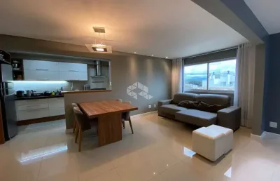 Cobertura duplex à venda com 2 quartos sendo 1 suíte e 1 vaga de garagem no bairro estreito em florianópolis/sc.