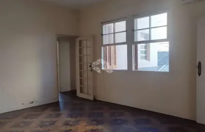 Apartamento 2 dormitórios com box escriturado na avenida independência em porto alegre.