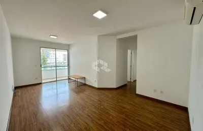 Apartamento à venda com 4 quartos sendo 01 suíte e 01 vaga de garagem no bairro kobrasol em são josé/sc.