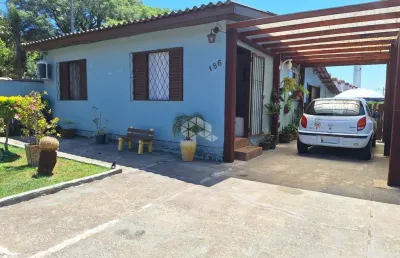 Casa com 2 dormitório, 2 banheiros, 2 vagas e 100m²