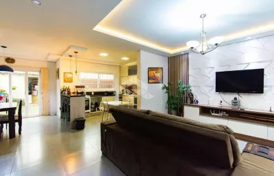 Casa sobrado 3 dormitórios sendo 1 suíte, reformado e decorado, semimobiliado, pátio, vaga 2 veículos, igara/canoas. aceita financiamento bancário
