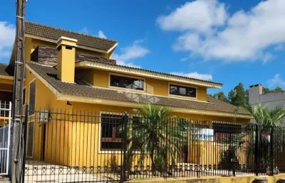 Casa com 3 dormitórios sendo 2 suites e 2 vagas de garagens  fechada