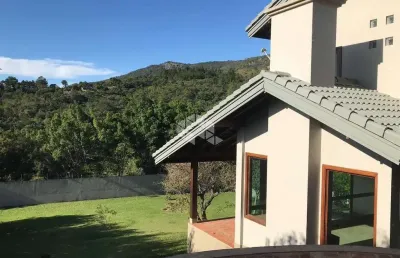 Linda casa em condomínio fechado, 3 suítes, 290m² para vender por 3.100.000!