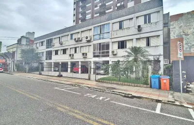 Apartamento à venda com 3 quartos sendo 1 suíte e 1 vaga de garagem no bairro coqueiros em florianópolis/sc.