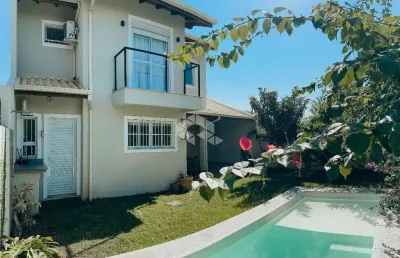 Casa com 3 quartos sendo 1 suíte e 2 vagas de garagem no bairro campeche em florianópolis/sc