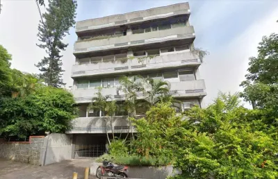 Amplo conjunto comercial com 78 m2 privativos, a venda no bairro petrópolis.