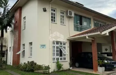 Casa estilo sobrado com 3 quartos  com suite e vaga de garagem à venda em camobi santa maria