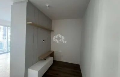 Studio com 1 vaga de garagem no centro de florianópolis/sc