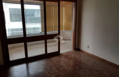 Apartamento 2 dormitórios, sacada, garagem, no menino deus com 111,03m2 privativos