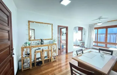 Apartamento de 2 dormitórios e 1 vaga de garagem, localizado no bairro auxiliadora, em porto alegre.