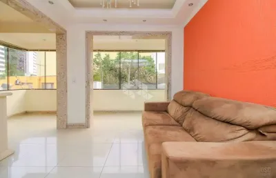 Apartamento dois quartos, com vaga e churrasqueira, no petrópolis