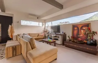 Casa 4 dormitórios sendo 2 suítes no bairro rio tavares - florianópolis/sc
