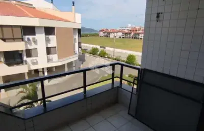 Apartamento frente mar em condomínio fechado à venda por 670.000