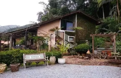 Casa com 2 quartos à venda na Coronel Antonio Lehmkhul, 1956, Centro, Águas Mornas