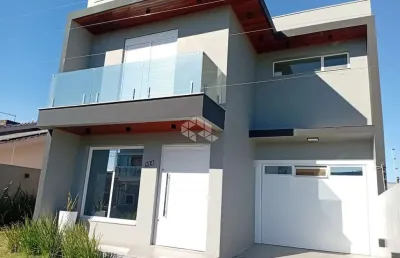 Casa de alto padrão com 3 quartos, uma suíte, piscina, no bairro são josé em santa maria