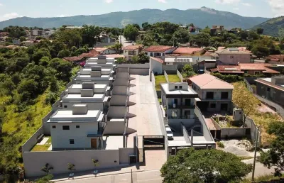 Linda casa de condomínio, não geminada, 3 suítes, excelente acabamento, à partir de 863.000 mil reais!