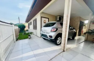 Casa com amplo quintal 3 quartos 1 suíte semimobiliada no rio tavares florianópolis