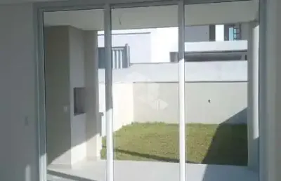 Casa com 3 quartos, 2 suítes com 150 m² privativos no jardim campeche por r$ 1.300.000,00