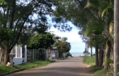 Casa mobiliada a  poucos metros da praia em capão da canoa rs