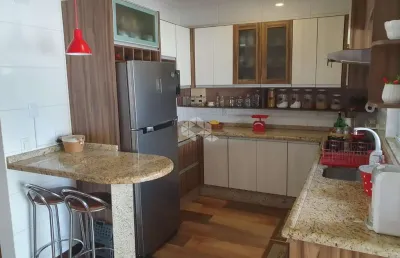 Venda de casa com 3 quartos sendo 1 suite no bairro floresta