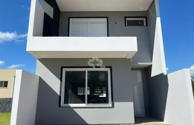 Casa estilo sobrado com 118m² em condomínio fechado com infra, 3 dormitórios sendo 1 suíte