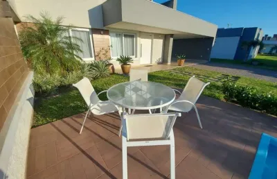 Casa 200 m², 03 dormitórios, 3 suítes, piscina aquecida, atlântida sul !