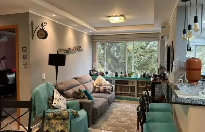 Apartamento com dois quartos, churrasqueira e vaga no menino deus