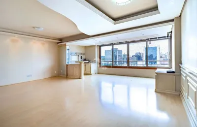 Apartamento 3 dormitórios e 2 vagas no bairro mont serrat, em porto alegre.