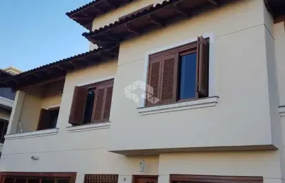 Casa de 3 quartos com 2 garagens em condomínio na medianeira próximo do bourbon shopping teresópolis