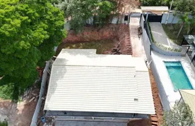 Linda casa, com 670m² terreno, piscina, 3 quartos, para vender por r$ 1.250.000,00!