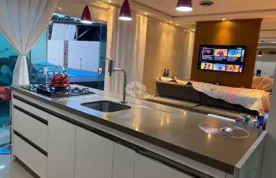 Casa residencial no bairro potecas, em são josé, sc, com piscina, 02 dormitórios, sendo 01 suíte, e 03 vagas de garagem.
