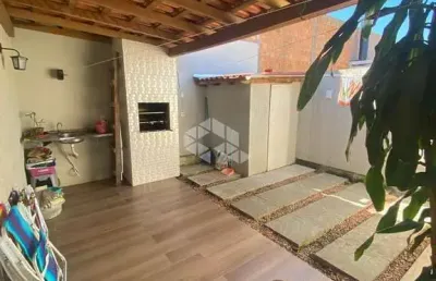 Casa 2 dormitórios, com vaga de garagem na frente - bairro olaria /canoas