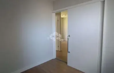 Apartamento térreo semi mobiliado de 2 quartos bem localizado na restinga