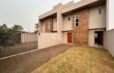 Casa sobrado, 2 dormitórios, 1 suite, 2 banheiros, 1 lavabo, cozinha, sala, patio fundos, aceita financiamento bancário.