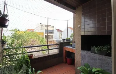 Apartamento com sacada e churrasqueira e vaga coberta a metros do zaffari borubon