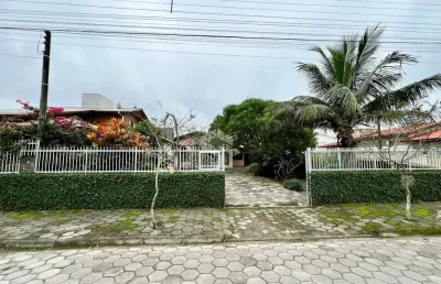 Casa em são francisco do sul - ubatuba a poucos metros do mar.