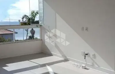 Apartamento com 2 dormitórios e vista mar, à venda em cachoeira do bom jesus.